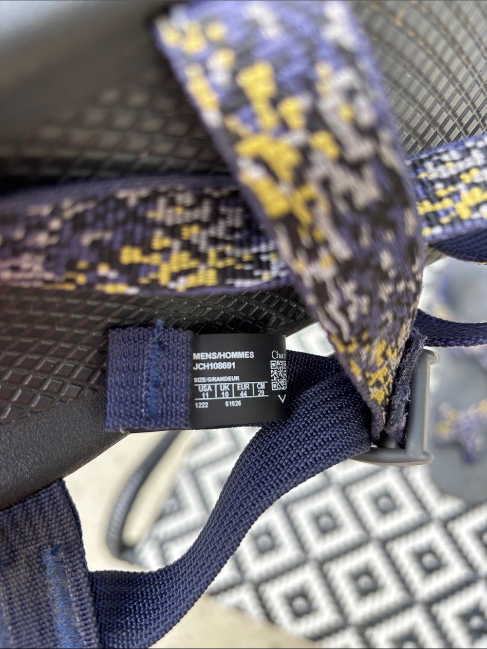 Men's Chaco Women's Strappy Sandals in Navy and Yellow NWOT size 11 - Picture 5 of 6